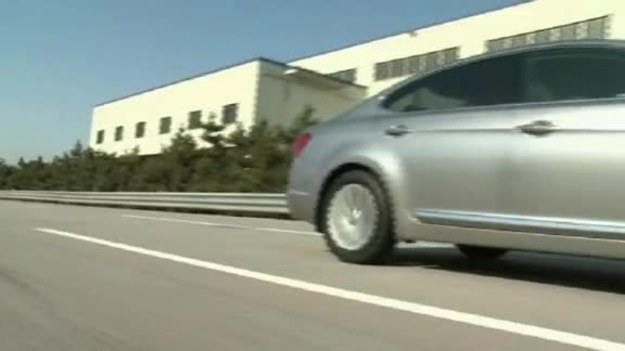 Kia cadenza to nowy, duży sedan, który będzie pełnił rolę flagowej limuzyny tego koreańskiego producenta.