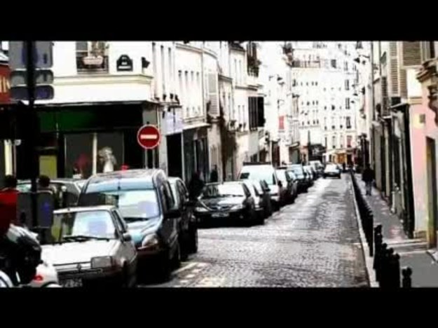 Monmartre jest jedną z najbardziej znanych dzielnic Paryża na świecie. Słynie z niezwykłych restauracji, klubów, teatrów i kabaretów. 