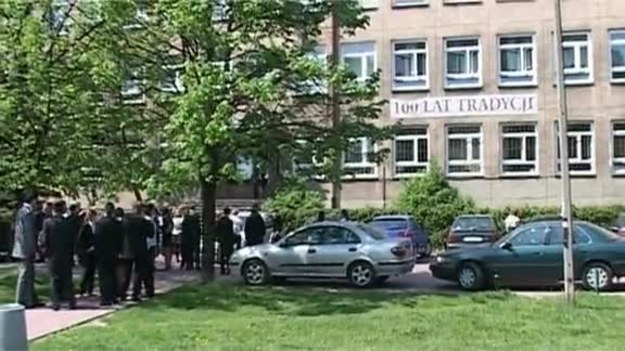 Sytuacja ludzi starszych na wsi na podstawie fragmentu "Chłopów" oraz charakterystyka porównawcza bohaterek "Pana Tadeusza": Telimeny i Zosi to tematy do wyboru, z którymi musieli zmierzyć się tegoroczni maturzyści.