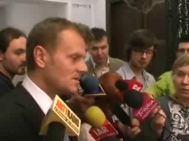 Marszałek Marek Jurek ma znacznie poważniejszy problem niż ponowne zaloty Jarosława Kaczyńskiego - mówi lider Platformy Obywatelskiej Donald Tusk.