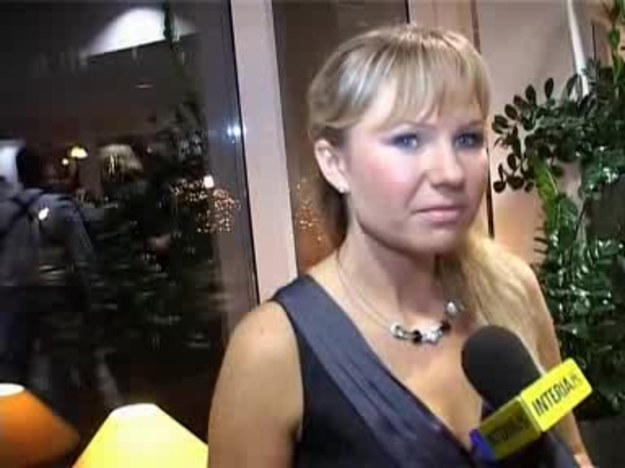 Aktorka Anna Guzik, która pojawiła się na gali podczas której wspierano fundację Anny Dymnej uważa, że osoby popularne powinny pomagać innym.