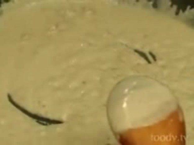 Foody.tv: Klasyczny makaron w kremowym sosie z sera pleśniowego. Przepis pochodzi z programu "viva la pasta".
