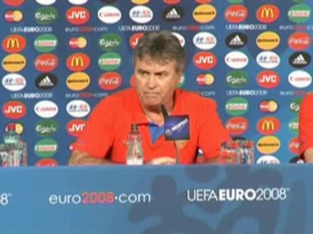 Zdaniem Guusa Hiddinka, trenera reprezentacji Rosji, w dzisiejszym spotkaniu jego podopiecznych z Hiszpanią wszystko może się zdarzyć.
