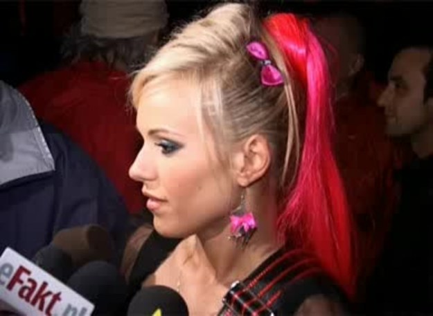 Tuż po występie na festiwalu TOPTrendy w Sopocie, Doda opowiadała o tym, jak gra się, mając długie tipsy i co myśli o... Edycie Górniak.