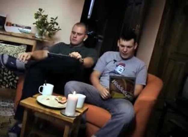 W tym odcinku: "Polisz" w Anglii czyli wytyczne dla pracowników z Wysp Brytyjskich; "zdjęcie z pieca" oraz teleturniej "Chwila Prawdy".