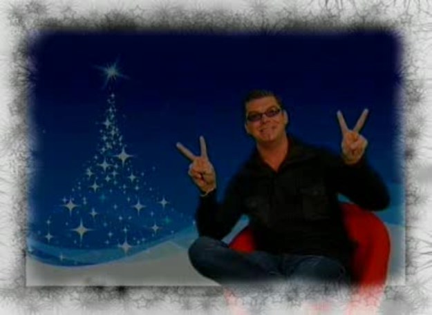 Belgijski piosenkarz składa użytkownikom portalu INTERIA.PL najlepsze życzenia świąteczne i noworoczne.