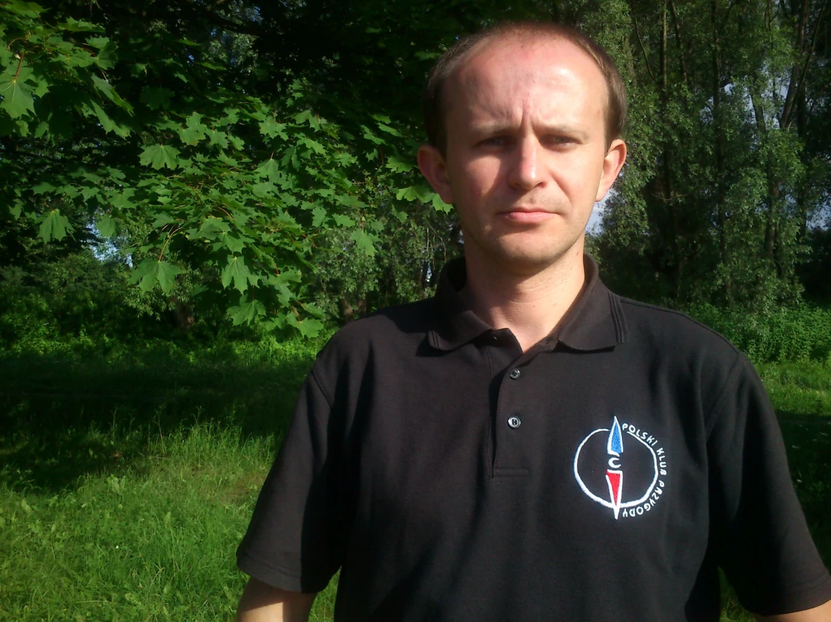 Dziś w kalendarzu świąt nietypowych - "Dzień włóczykija". Dla włóczykija-podróżnika najważniejsza jest wolność. Bo sam decyduje, gdzie kupi pamiątki z podróży, co zobaczy. Podróżnik Michał Witkiewicz był już w 98 krajach na całym świecie. Jego ostatnia, samotna podróż to Zjednoczone Emiraty Arabskie, Oman i Jemen. Mógł liczyć na darmowe noclegi, wyżywienie, a nawet transport.