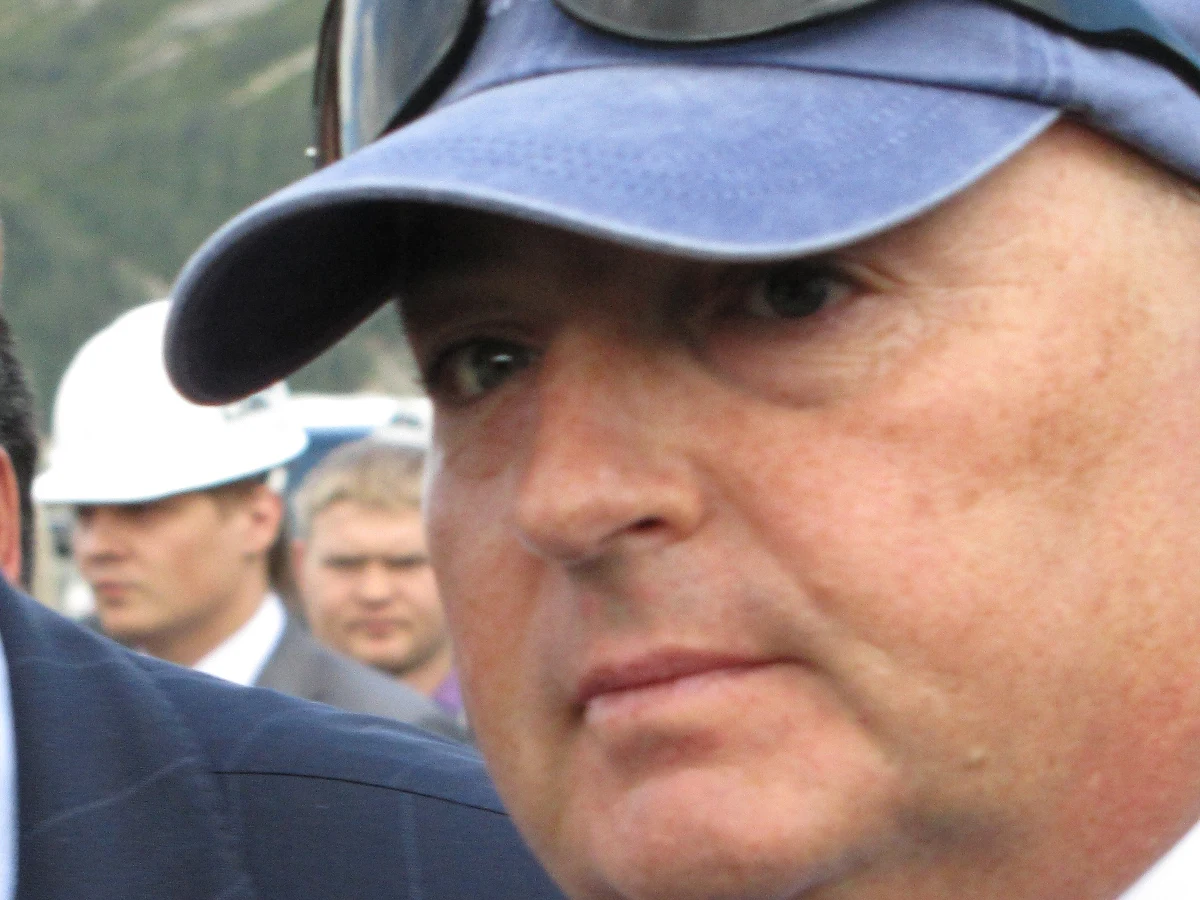 "W Polsce są silne antyrosyjskie nastroje i macie problem ze swoimi politykami, ale pozostaniemy u was na długo, bo jesteśmy inwestorem strategicznym"  - mówi korespondentowi RMF FM rosyjski miliarder Wiaczesław Kantor. Jest to właściciel grupy Acron, która kupiła 13,2 procent akcji Azotów Tarnów, chociaż zamierzała przejąć kontrolę nad całą spółką.