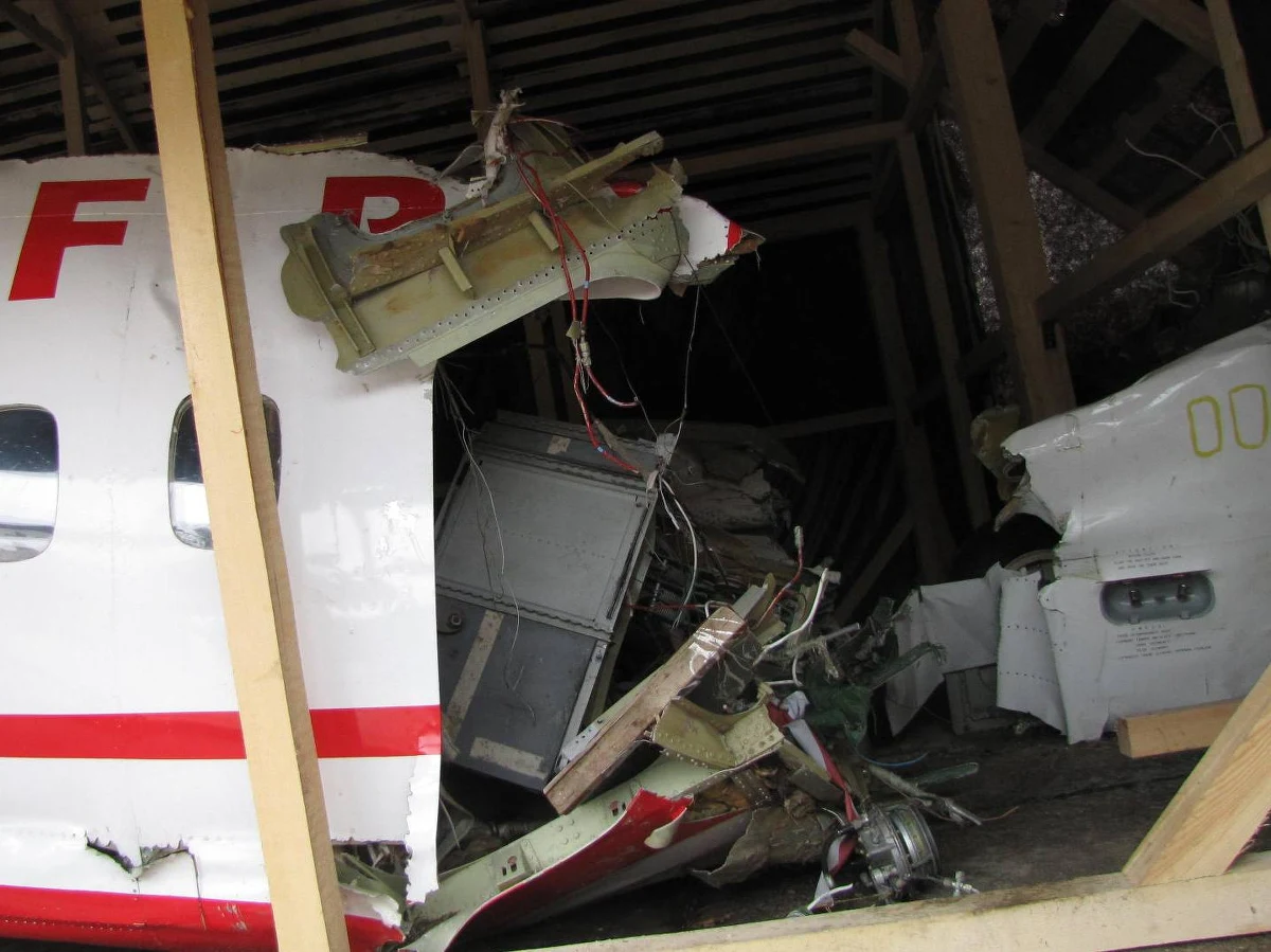 Polscy eksperci przygotowujący sprowadzenie wraku tu-154 do kraju mają już za sobą pierwszy dzień pracy. Dziś negocjowali z Rosjanami sposób procesowego przekazania Polsce szczątków maszyny, która rozbiła się 10 kwietnia 2010 roku. Zaczęli także mierzenie największych części wraku.