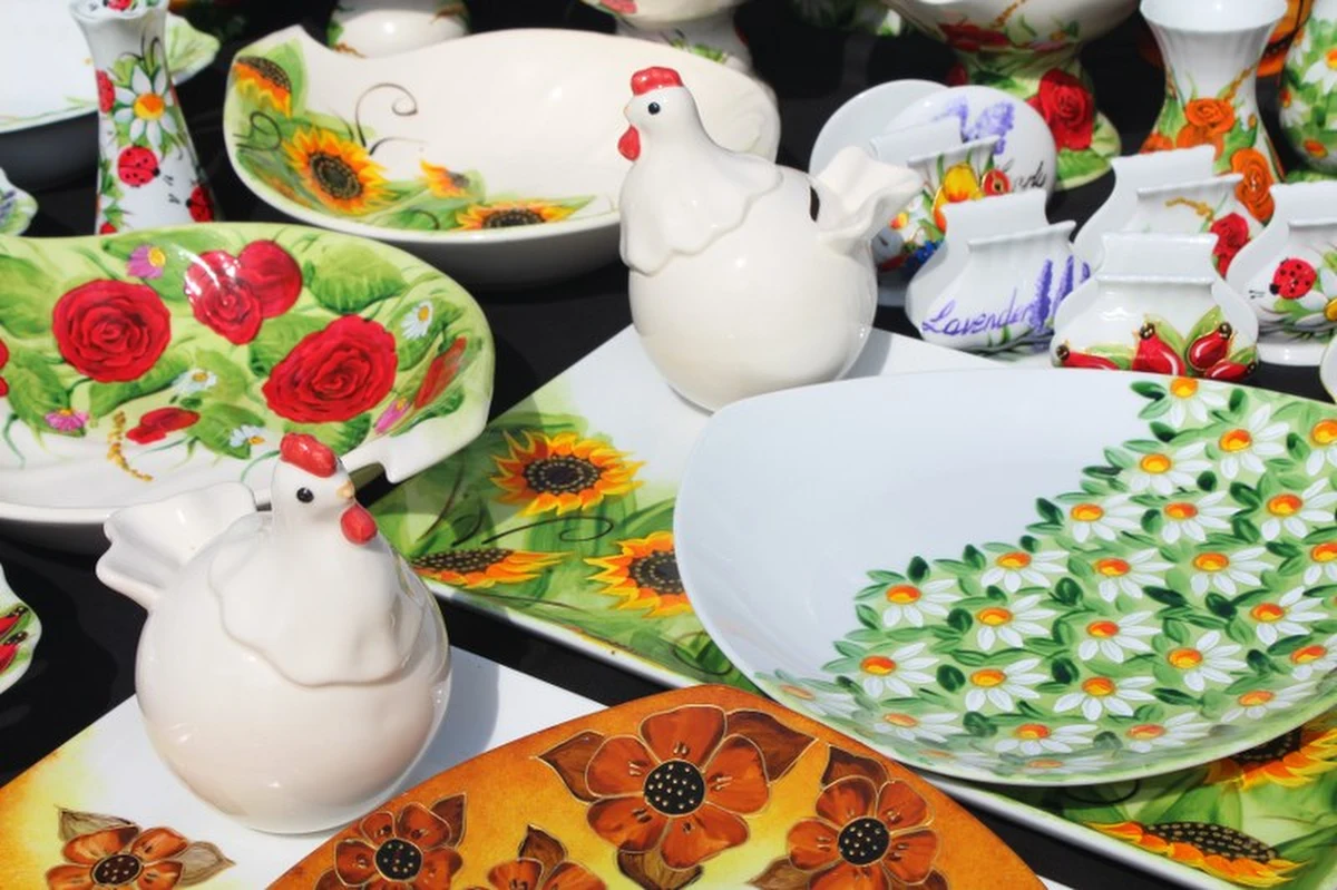 Kiermasz sztuki ludowej, pokazy dawnych rzemiosł oraz występy zespołów folklorystycznych z Polski i zagranicy. Takie atrakcje czekają na wszystkich, którzy odwiedzą Węgorzewo na Mazurach, gdzie trwa  XXXV Międzynarodowy Jarmark Folkloru.