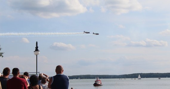 Nad jeziorem Niegocin w Giżycku odbywa się Mazury Airshow - jedna z największych imprez lotniczych w Polsce. Na mazurskim niebie swoje umiejętności prezentują najlepsi piloci z Polski i różnych stron świata.