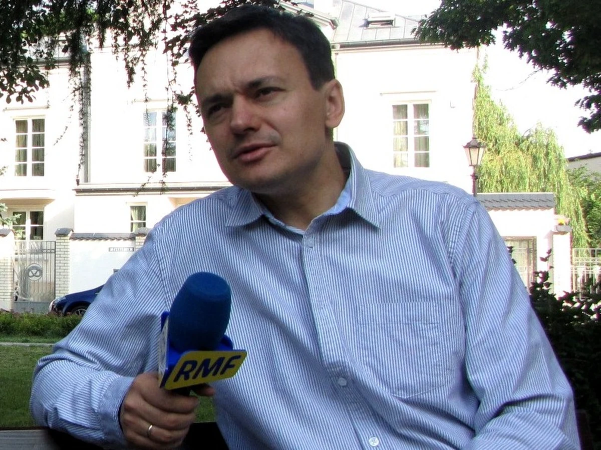 "Żadna z podróży zagranicznych prezydentów Polski w latach 2006-07 nie miała statusu operacji ochronnej" - pisze szef MSW Jacek Cichocki w odpowiedzi na zarzuty prokuratury. "Dowódca BOR nie jest odpowiedzialny za katastrofę smoleńską" - dodaje minister w piśmie, które cytuje "Gazeta Wyborcza".