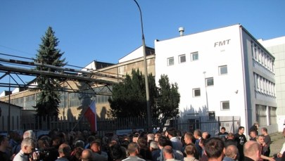 Pracownicy fabryki w Tarnowie pocałowali klamkę