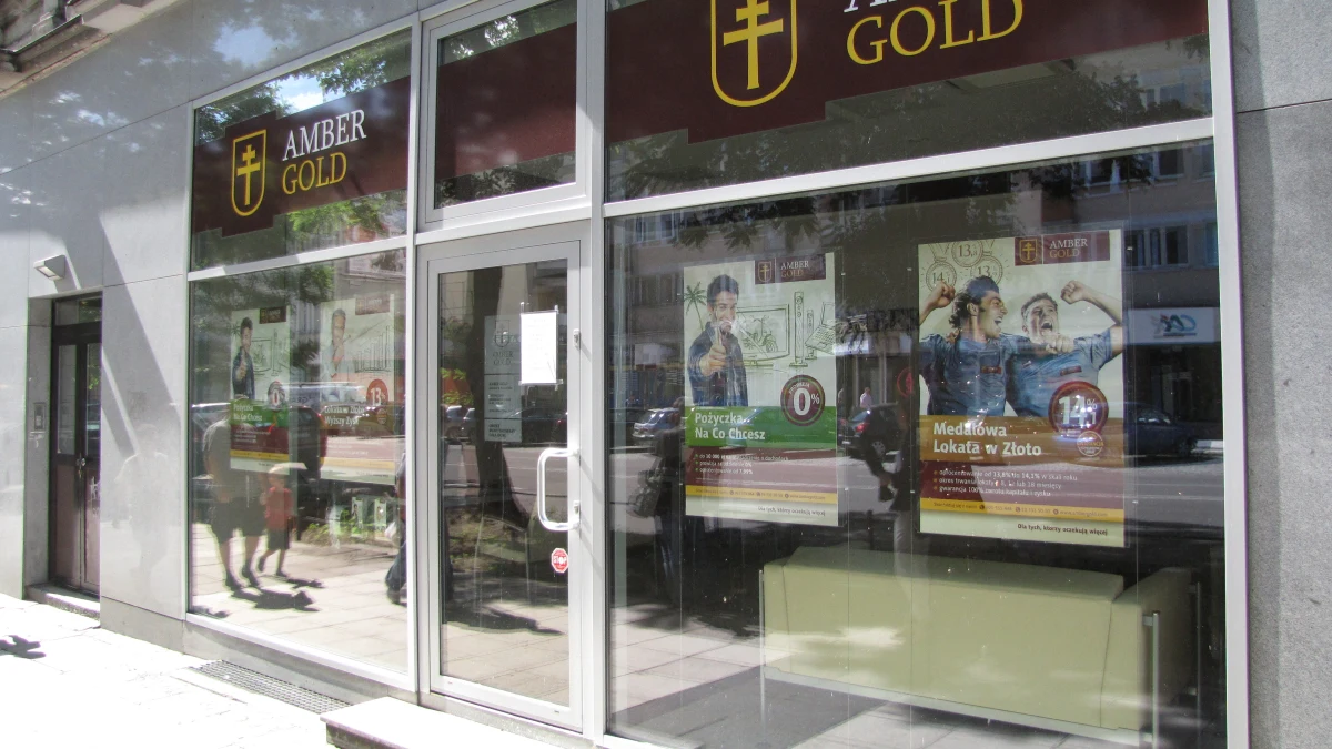 Szef Amber Gold Marcin P. tuż przed przeszukaniami, które prowadziła w jego firmie i mieszkaniach ABW, chciał sprzedać przynajmniej jedną czwartą posiadanego przez siebie złota, czyli około 15 kilogramów wartych 2,5 miliona złotych. Pieniądze ze sprzedaży miały trafić na konto jego teściowej. Do transakcji jednak nie doszło.