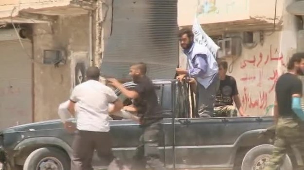 Choć wojska reżimu Baszara el-Asada opuściły miasto Atarib, odcisnęły na nim piętno w postaci gruzów i zgliszczy. Przed wybuchem wojny domowej mieścił się tu jeden z największych targów w północno-zachodniej Syrii. Dziś Atarib to miasto widmo (CNN Newsource/x-news).