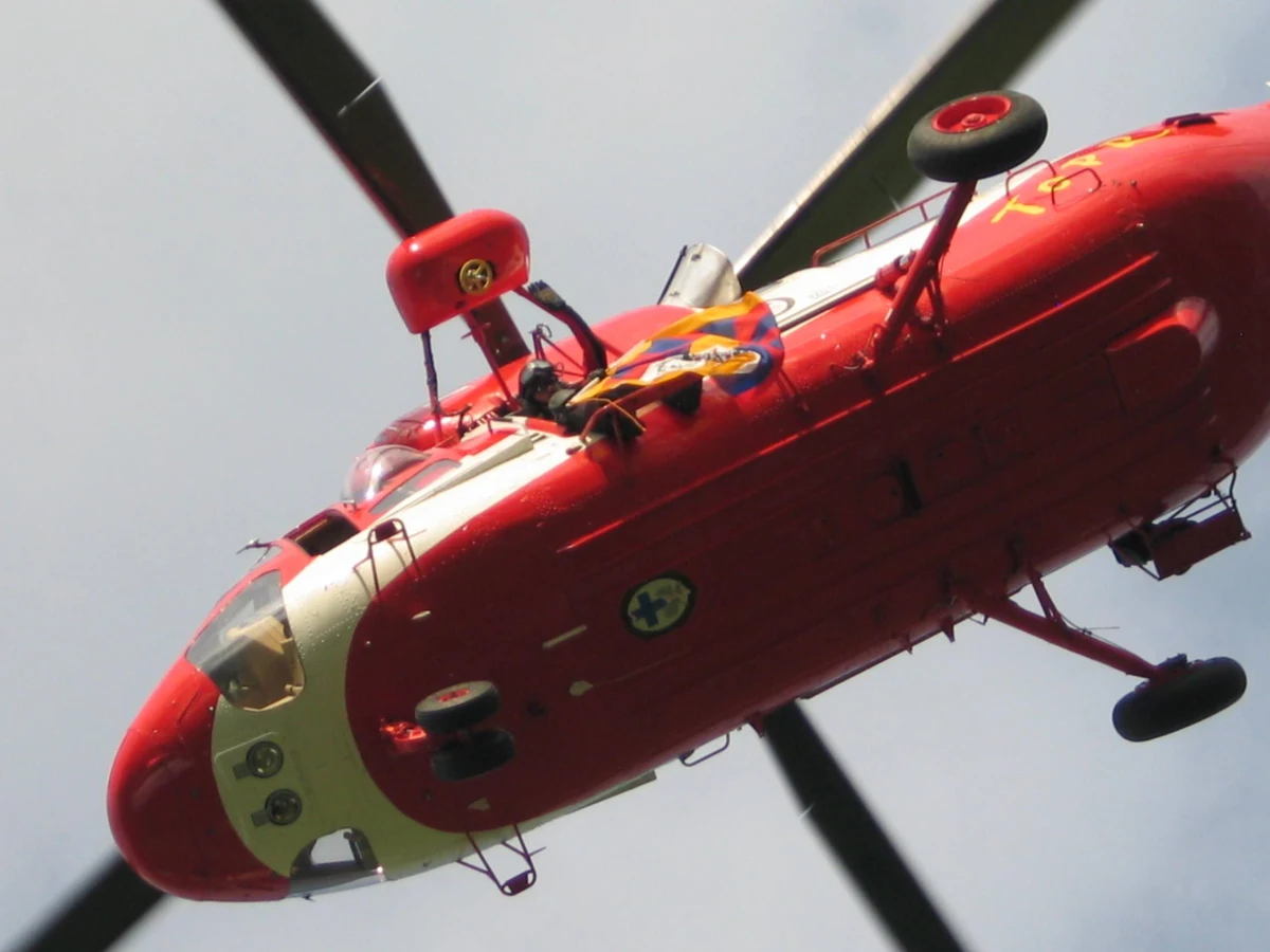 Alpinista, który wspinał się filarem Skrajnego Granatu, odpadł od ściany. Mężczyzna spadł z wysokości kilkudziesięciu metrów i zatrzymał się dopiero u podstawy ściany. Wspinacz przeszedł w szpitalu trepanację czaszki. Jego stan lekarze określają jako krytyczny.