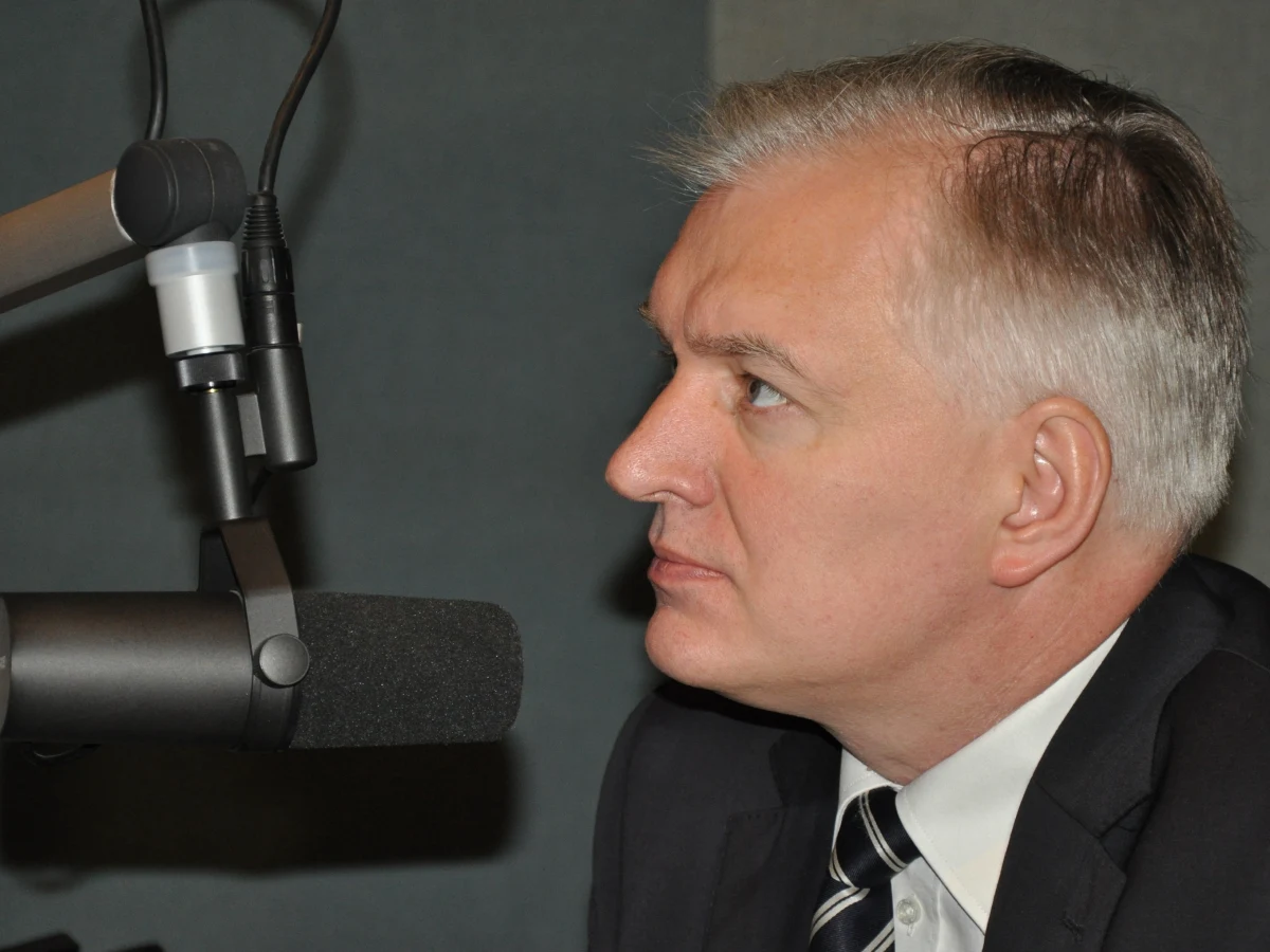 "Za tą aferą stoi świat przestępczy. Cześć postkomunistycznego biznesu mogła chcieć wysadzić z siodła Donalda Tuska" - mówi o Amber Gold, gość Kontrwywiadu RMF FM Jarosław Gowin. "Część majątku zainwestowanego w Amber Gold uda się odzyskać" - zapewnia. "Ministerstwo Sprawiedliwości przygotowuje rozwiązanie, które umożliwi odbieranie majątków przestępców" - ujawnia minister. "Większość Polaków temu przyklaśnie" - dodaje.