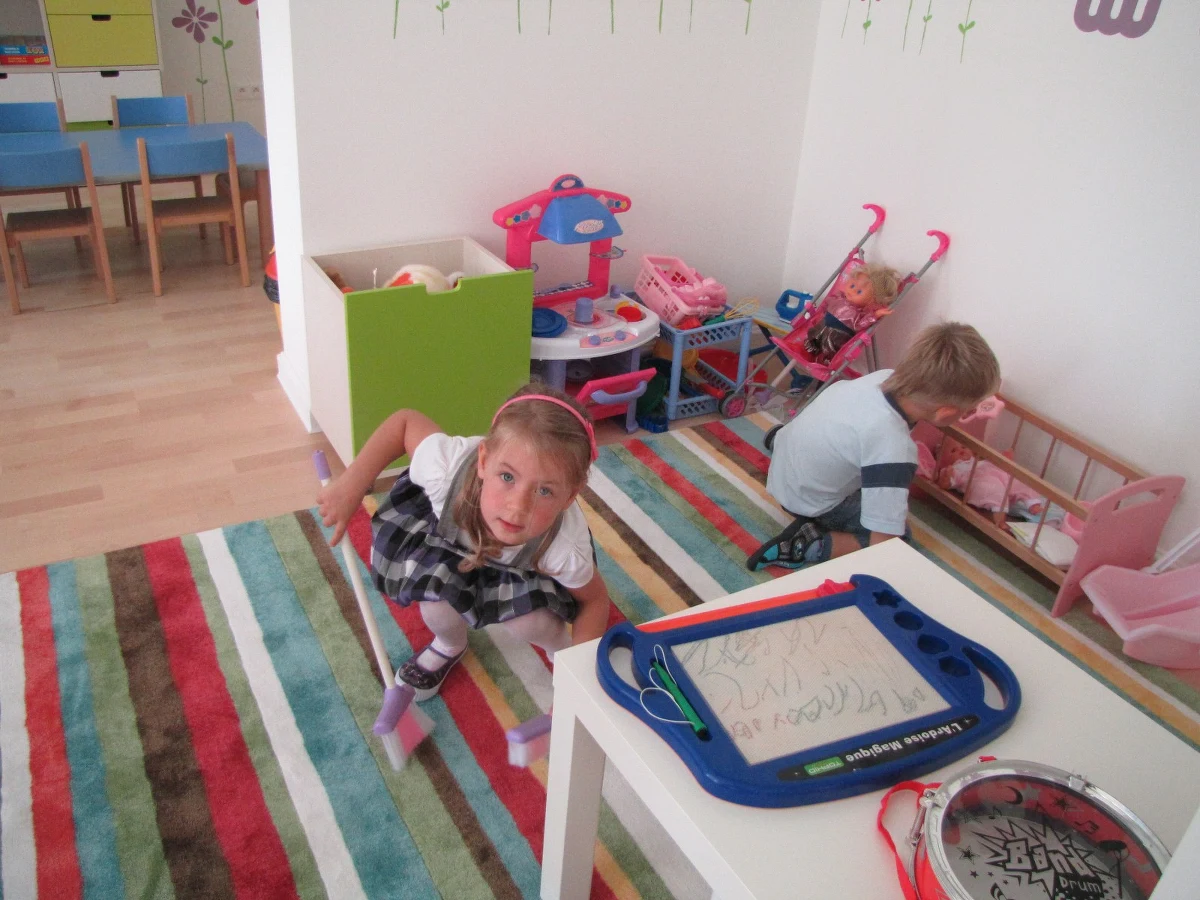 Pierwsze w Polsce przedszkole, utworzone i prowadzone przez uczelnię wyższą, od dziś działa przy Uniwersytecie Łódzkim. Placówka może pomieścić ponad 30 dzieci studentów i doktorantów uczelni. 

