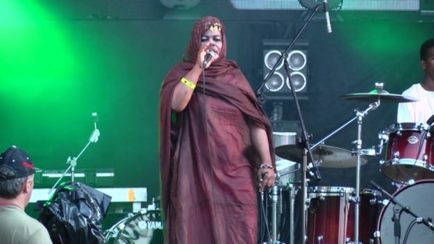 Fragment koncertu marokańskiego zespołu Group Doueh podczas OFF Festival 2012.