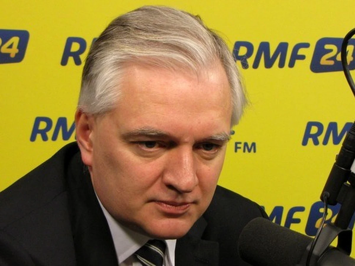 "Wyniki kontroli w sprawie przerw w odbywaniu kary przez Marcina P. są niesatysfakcjonujące. Będę się domagał dalszych wyjaśnień" - powiedział minister sprawiedliwości Jarosław Gowin. Sąd Okręgowy w Słupsku czterokrotnie wypuszczał szefa Amber Gold na wolność. Dzięki temu biznesmen skazany na 2 lata więzienia spędził rok poza zakładem karnym.