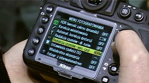 Aparaty Nikon D800 i D800E to dwa kolejne modele pełnoklatkowych lustrzanek w ofercie japońskiego giganta fotografii. Aparaty wyposażono w matryce CMOS o rozdzielczości 36,3 megapiksela, procesor obrazu Expeed 3 oraz funkcję filmowania w rozdzielczości Full HD.