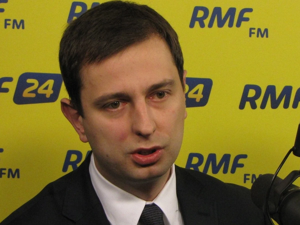 "W ministerstwie pracy nie powstają projekty zmierzające do znacjonalizowania OFE lub zlikwidowania składek" - zapewnia w rozmowie z Konradem Piaseckim szef resortu Władysław Kosiniak-Kamysz. Pytany o budżet na 2013 rok, podkreśla, że jest on porównywalny z budżetem tegorocznym. "Cieszę z podniesienia progów pomocy społecznej, pomocy rodzinnej" - dodaje.