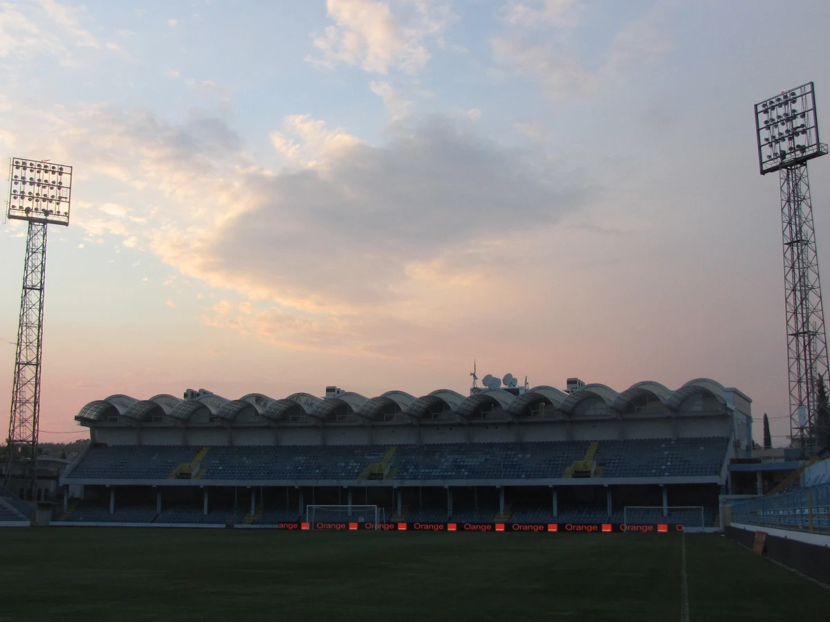 Nie lada gratka dla kibiców specjalnie od RMF FM! Specjalnie dla Was dziś wieczorem nadamy relację na żywo z meczu polskiej reprezentacji z Czarnogórą. Wydarzenie na boisku komentować będą Maciej Jermakow z naszej redakcji sportowej i Michał Białoński z Interia.pl. Relacji będzie można posłuchać na stronach RMFon, RMF.FM, RMF24.pl oraz Interia.pl. Przekaz na żywo zaczynamy o godzinie 20.25!