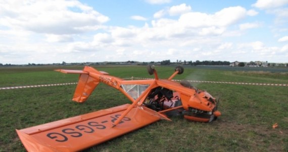 Mały samolot rozbił się na lotnisku Aeroklubu Krakowskiego w Pobiedniku Wielkim. Jak ustalił reporter RMF FM Maciej Grzyb, pilot i pasażer zostali niegroźnie ranni. Przyczyną wypadku był błąd pilota, który lądował ze zbyt małą prędkością.