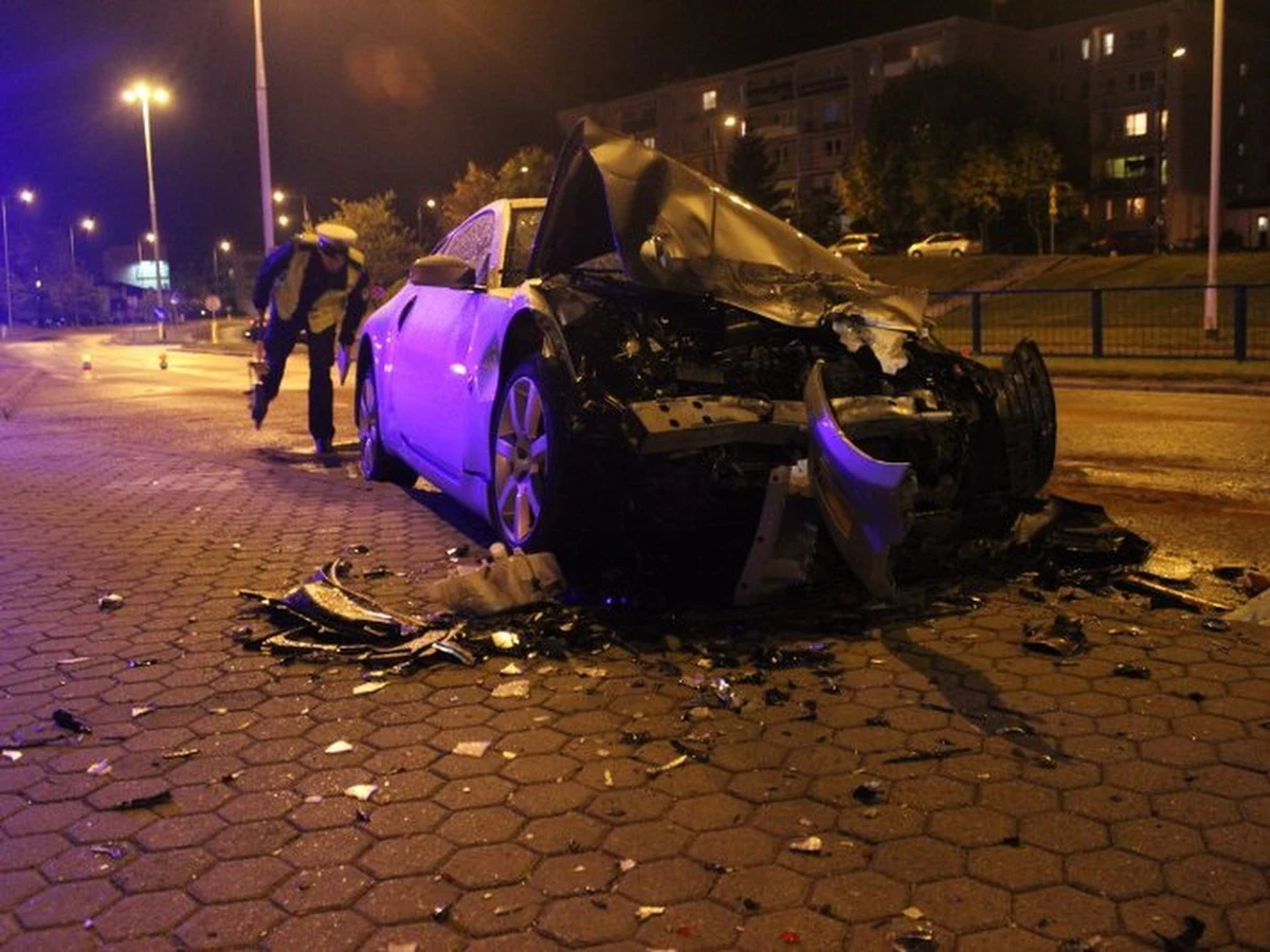 Trzy osoby zostały ranne po tym, jak sportowy nissan uderzył w tył autobusu komunikacji miejskiej w Olsztynie. Do wypadku doszło na ulicy Witosa.