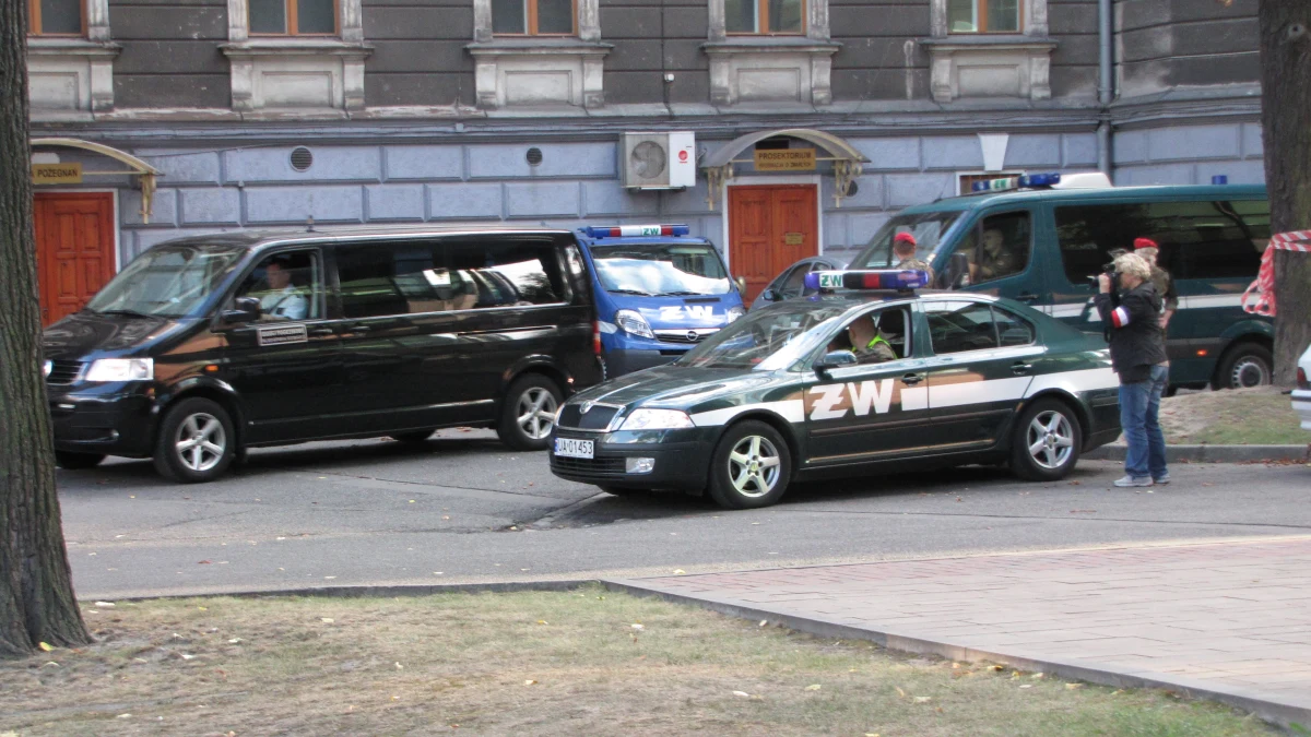 Cztery godziny trwały badania tomografem komputerowym ekshumowanych ciał: Anny Walentynowicz i Teresy Walewskiej-Przyjałkowskiej. Badanie przeprowadzono w krakowskim Zakładzie Medycyny Sądowej. Prokuratura wojskowa zarządziła je, bo istnieje prawdopodobieństwo, że ciała tragicznie zmarłych w katastrofie smoleńskiej osób zostały podmienione.