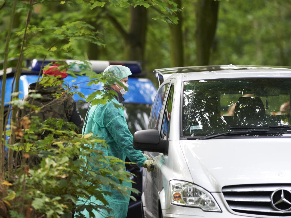 Słowo przeciwko słowu w sprawie zamieszania dotyczącego opóźnienia przy ekshumacji w sprawie Anny Walentynowicz. Gdański sanepid broni się przed zarzutami ze strony Wojskowej Prokuratury Okręgowej w Warszawie. Śledczy przyznali dziś, że według ich wiedzy, inspektorzy oddali się sprzed cmentarza nikogo o tym nie informując.
