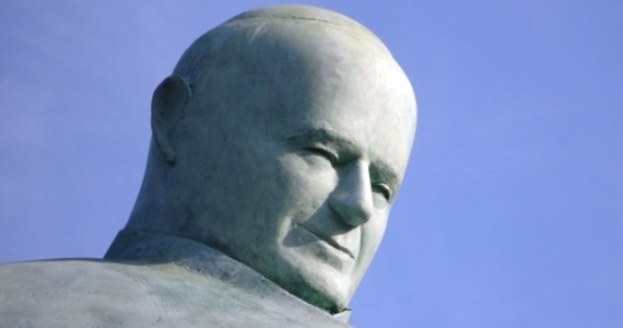 W Rzymie przedstawiono nową, poprawioną wersję pomnika Jana Pawła II, którego poprzednia forma wywołała falę krytyki i protestów. Monument poprawił jego autor, włoski rzeźbiarz Oliviero Rainaldi.