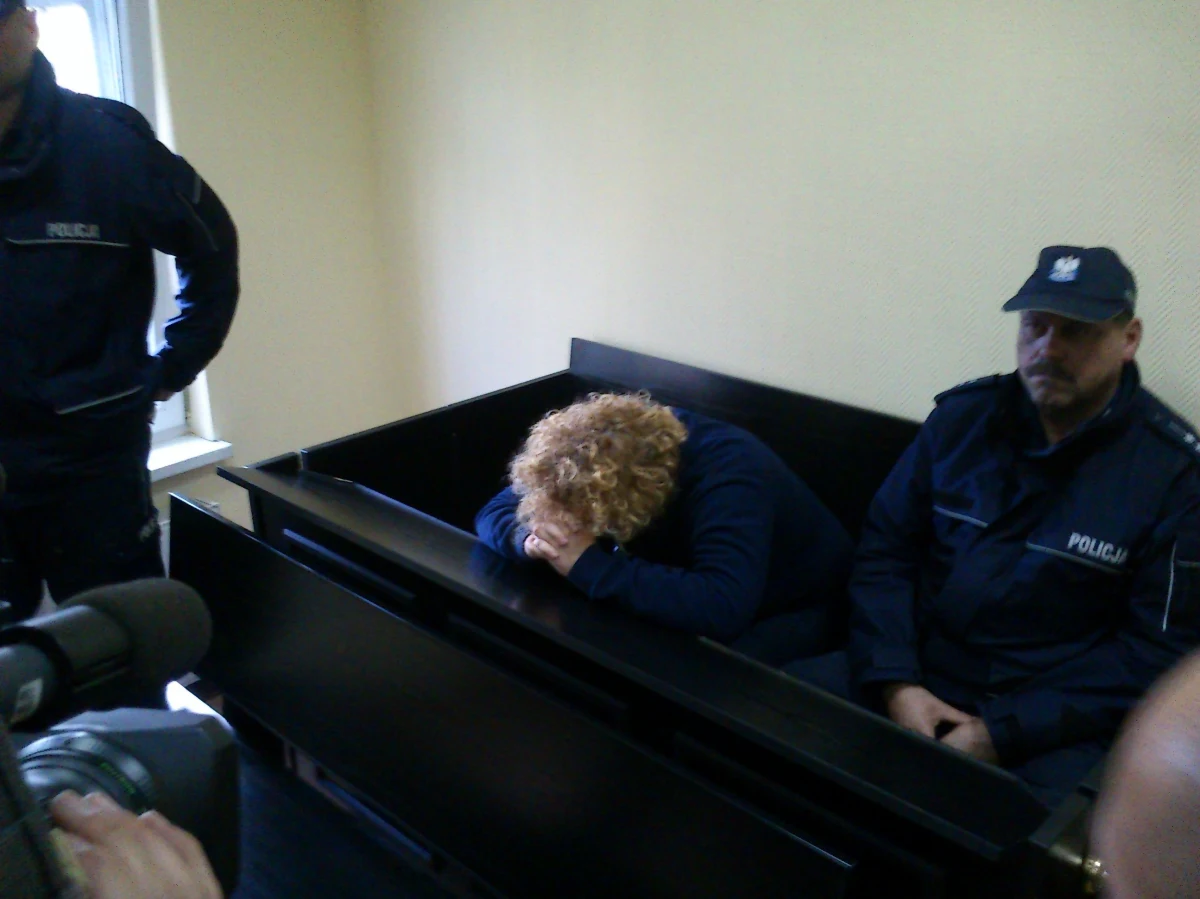 Rodzice zastępczy z Pucka, podejrzani o śmiertelne pobicie i zabójstwo dwójki dzieci, trafią na 3 miesiące do aresztu. Najpierw sąd zdecydował o areszcie dla Anny Cz., później taka sama decyzja zapadła w sprawie jej męża Wiesława Cz. Małżeństwo przyznało się do winy, choć wcześniej twierdziło, że śmierć dzieci była wynikiem nieszczęśliwego wypadku.