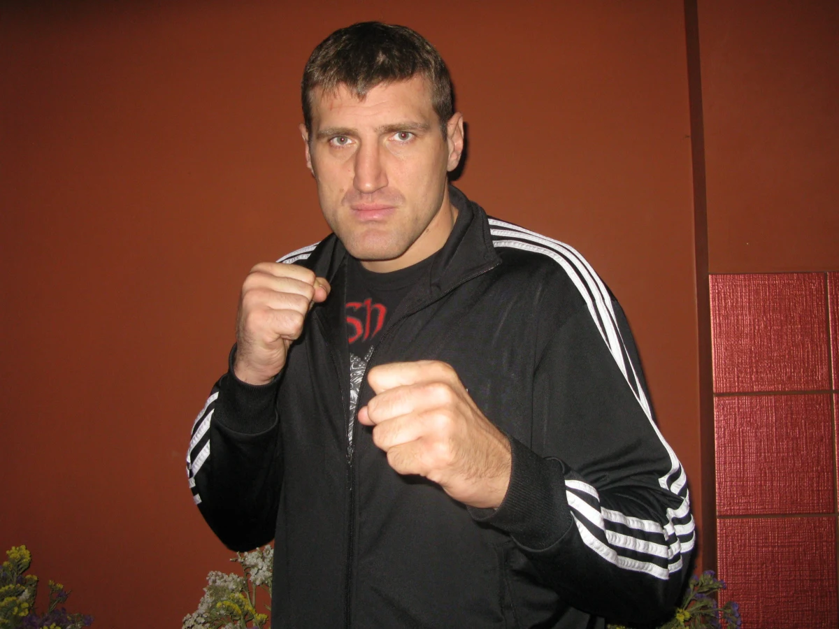 "Taka ludzka obawa czasem się pojawia. Ale w życiu nieraz przychodziło mi stawiać czoła o wiele groźniejszym zawodnikom niż Władimir Kliczko. Wtedy mogłem się bać" - mówi w wywiadzie dla RMF FM pięściarz Mariusz Wach. Z Ukraińcem zmierzy się 10 listopada w Hamburgu. "Potraktuję go jak nieproszonego gościa w swoim domu" - zapowiada.