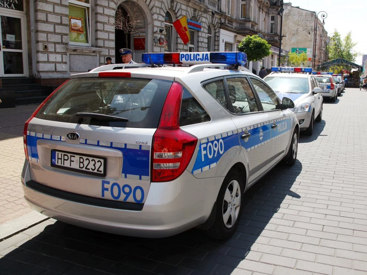 Policja zatrzymała większość uczestników kibolskiej zadymy, do jakiej doszło wczoraj ok. godziny 23 w Krakowie. W ręce funkcjonariuszy wpadło już 16 osób i wszystko wskazuje na to, że usłyszą zarzuty udziału w bójce z użyciem niebezpiecznego narzędzia. 32-letni mężczyzna został podczas przepychanek śmiertelnie ugodzony nożem. Inny w ciężkim stanie trafił do szpitala.