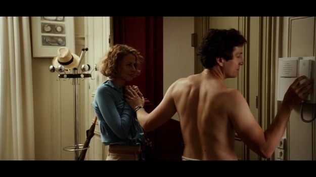 "Niewierni" to oryginalna komedia o miłości i zdradzie, na którą składa się szereg niecodziennych i wyjątkowo zabawnych przygód miłosnych bohaterów, w których wcielają się gwiazdy francuskiego kina.