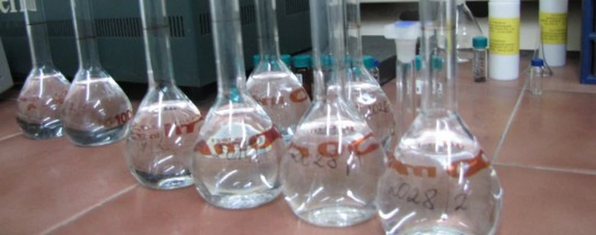 W szpitalu w Tychach w województwie śląskim zmarła kobieta zatruta metanolem. Walczyła o życie 3 tygodnie. Wiadomo, że piła wódkę pochodzącą z Czech. Nasi południowi sąsiedzi przygotowują się do zniesienia prohibicji. 