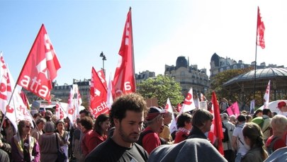 Francuzi protestują przeciwko cięciom budżetowym
