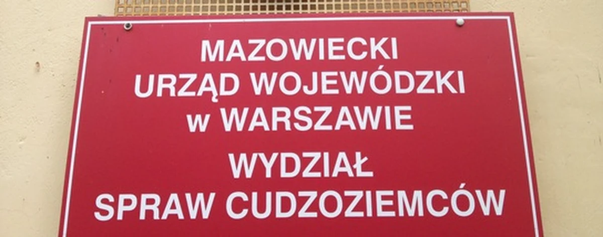 Karty stałego pobytu w Polsce i prawo do osiedlenia się do ponownej weryfikacji. Mazowiecki Urząd Wojewódzki będzie sprawdzał, ile osób zalegalizowało swój pobyt w Polsce posługując się fałszywymi dokumentami. Reporter RMF FM ujawnił, że cudzoziemcy ze wschodu składają podrobione dokumenty, świadczące, że ich przodkowie mieli polskie korzenie. Wtedy automatycznie mogą dostać prawo pobytu, a nawet starać się o polskie obywatelstwo.  