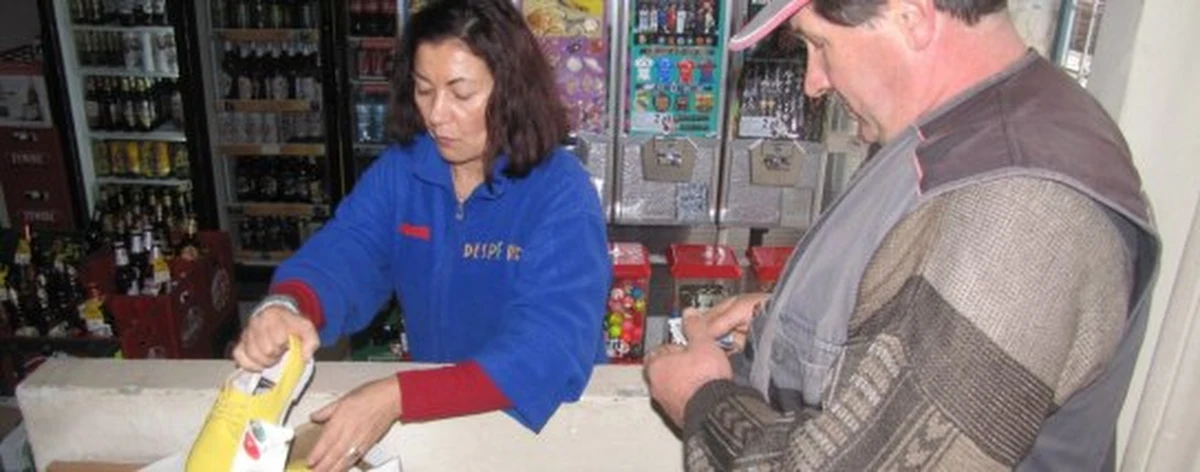 15 tysięcy gratisowych par nowych butów czeka na klientów w sieci sklepów spożywczo-monopolowych w Szczecinie. Wystarczy wydać 20 złotych. Właściciel sieci powiedział „dość” mało schludnemu wyglądowi niektórych osób robiących zakupy.