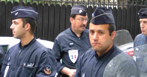 W Marsylii wszczęte zostało śledztwo przeciwko całej policyjnej brygadzie kryminalnej. 12 funkcjonariuszy zostało już aresztowanych, pozostali są przesłuchiwani. Wiadomo już teraz, dlaczego arabskie gangi rozwijały się tak w astronomicznym tempie.