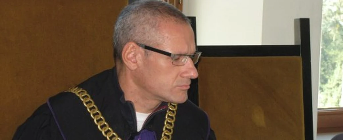 13 lekarzy z Lublina zostało skazanych za wystawianie fałszywych zaświadczeń na podstawie, których ich pacjenci otrzymywali renty z ZUS. Sąd skazał ich na kary więzienia od roku do półtora w zawieszeniu na od roku do 5 lat oraz kilkutysięczne grzywny. 