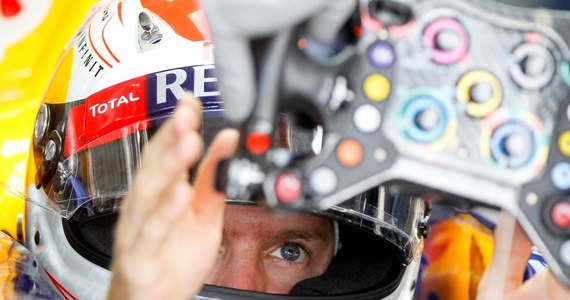Sebastian Vettel wygrał kwalifikacje do niedzielnego wyścigu Formuły 1 o Grand Prix Japonii. Na torze Suzuka Niemiec wyprzedził kolegę z zespołu Marka Webbera, trzeci czas wykręcił Jenson Button.