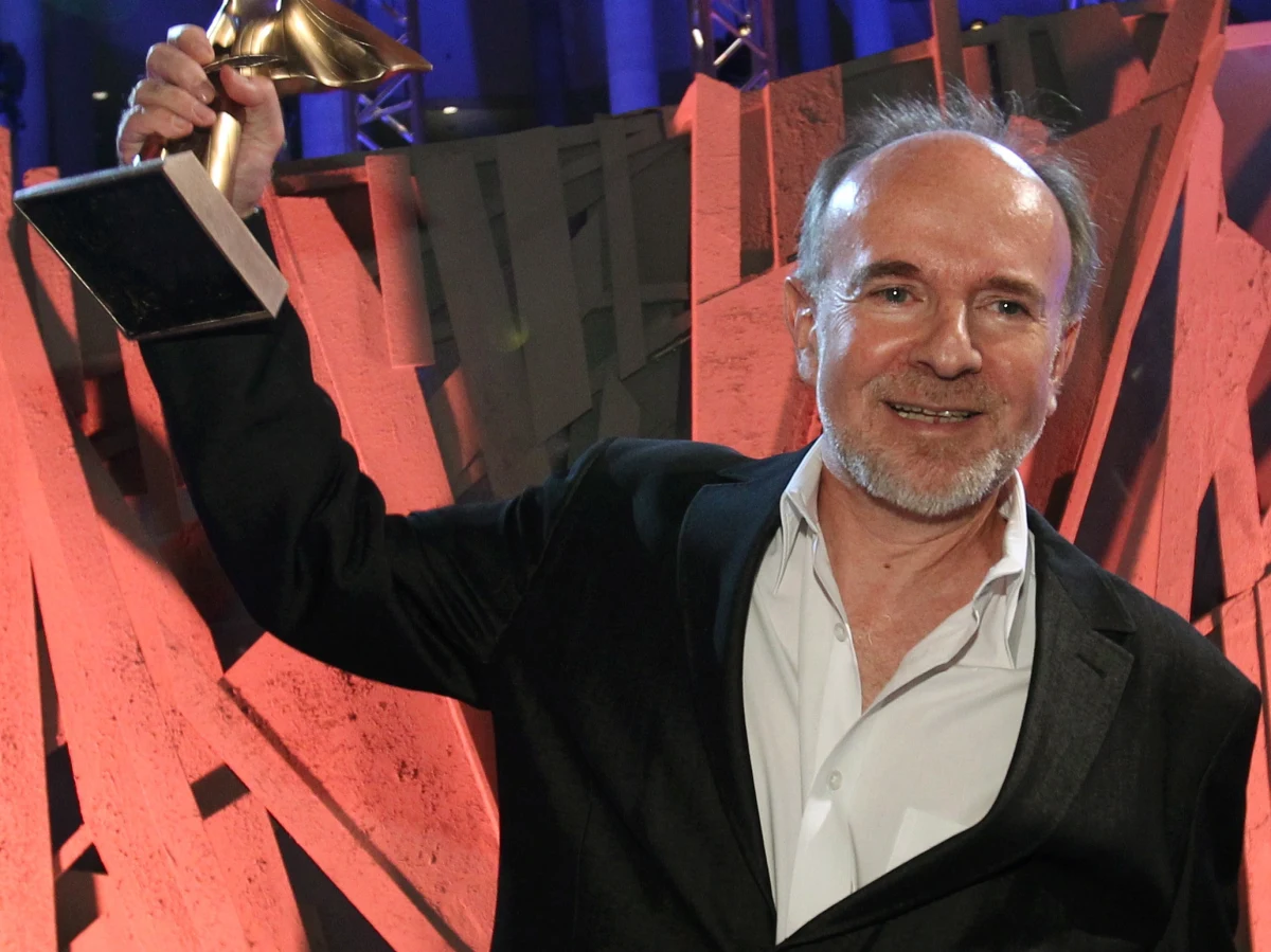 Tegoroczną Literacką Nagrodę Nike przyznano Markowi Bieńczykowi za "Książkę twarzy". "Pierwszy raz w historii nagrody Nike przyznana została tomowi esejów" - powiedział podczas gali przewodniczący jury Tadeusz Nyczek.