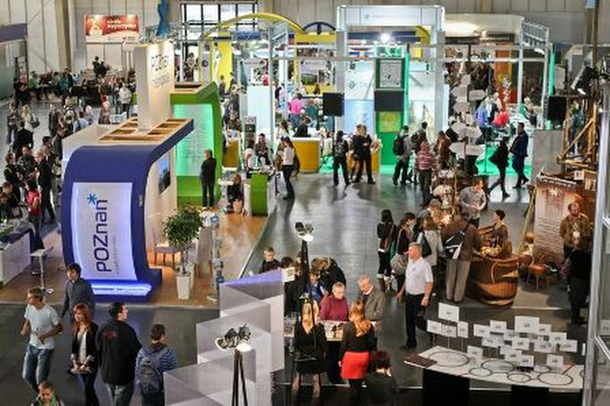 Targi Tour Salon dają możliwość spotkania się z dziesiątkami, czy nawet setkami nowych i stałych kontrahentów w krótkim czasie i w jednym miejscu. A wszystko to jest przyprawione barwą kolorów z różnych zakątków świata i Polski, które ożywiają jesienną październikową aurę Poznania. 