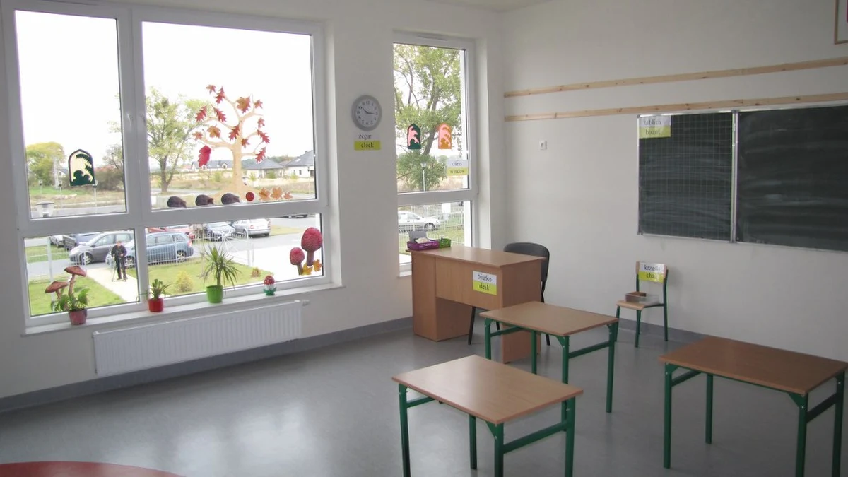 Rodzice uczniów ze szkoły im. Joachima Lelewela w Brukseli zbierają podpisy pod protestem do polskich władz. Nie zgadzają na uspołecznienie szkoły, czyli odcięcie jej od pieniędzy z polskiego budżetu. Takie zmiany mają wejść w życie już w przyszłym roku.