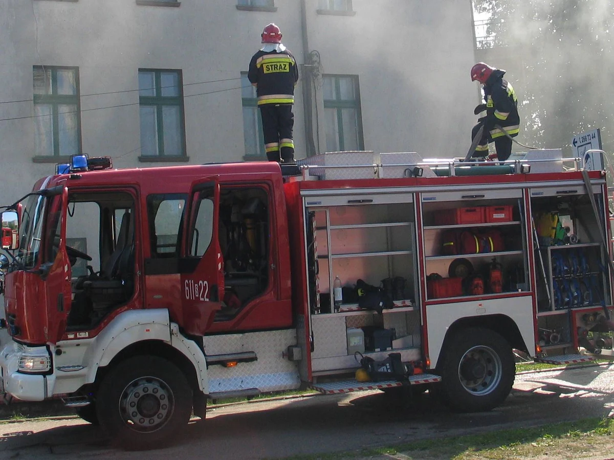 Do wybuchu i pożaru doszło w zakładzie dystrybucji gazów technicznych w Gliwicach. Z ogniem walczyło około 50 strażaków. Sytuacja została już opanowana, nie ma także informacji o ofiarach. 
