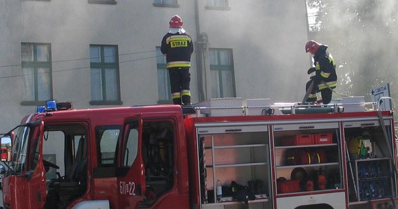 Do wybuchu i pożaru doszło w zakładzie dystrybucji gazów technicznych w Gliwicach. Z ogniem walczyło około 50 strażaków. Sytuacja została już opanowana, nie ma także informacji o ofiarach. 
