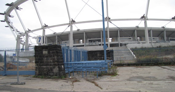Minęły 3 lata od ostatniego meczu, jaki polska reprezentacja rozegrała na Stadionie Narodowym w Chorzowie. 14 października 2009 roku przegraliśmy ze Słowacją 0-1 w eliminacjach Mistrzostw Świata. Później rozpoczął się ostatni etap modernizacji stadionu. Do tej pory się nie zakończył i nie wiadomo, kiedy to nastąpi.