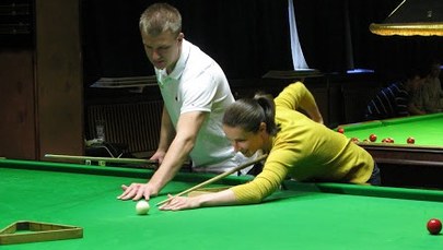 Sylwia Bogacka przy snookerowym stole